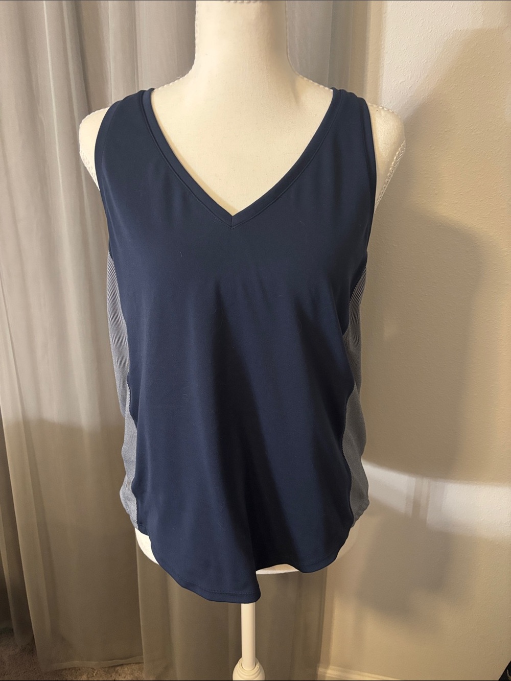 Southern Tide Navy and Gray V-Neck Athletic Tank and Matching Pants - size M
